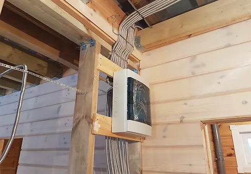 Скрытый монтаж проводки в деревянном доме